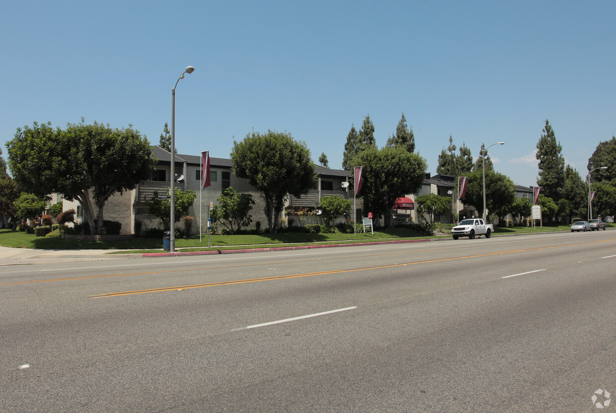 Primary Photo - Woodbriar Apartments