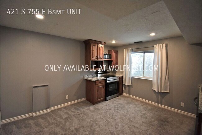 Building Photo - 421 S 755 E
