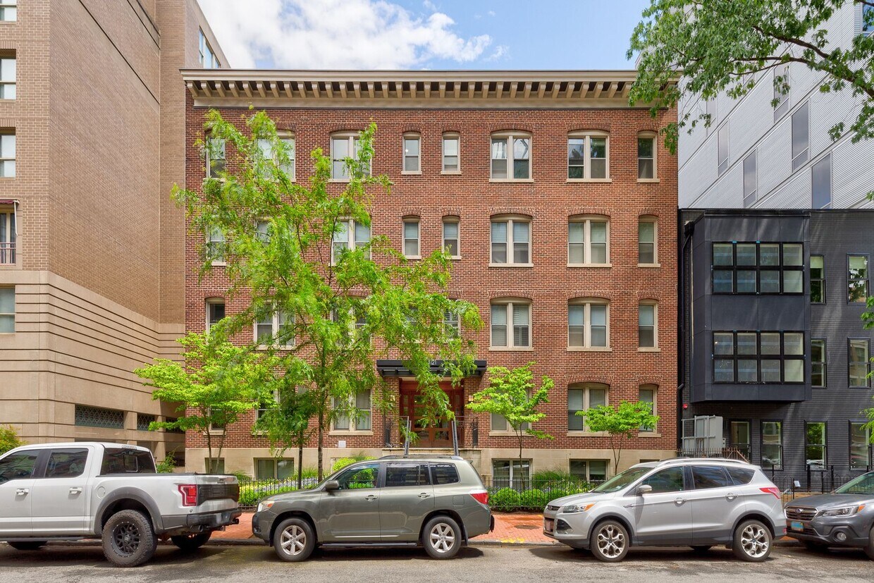 Foto principal - 1121 24th St NW