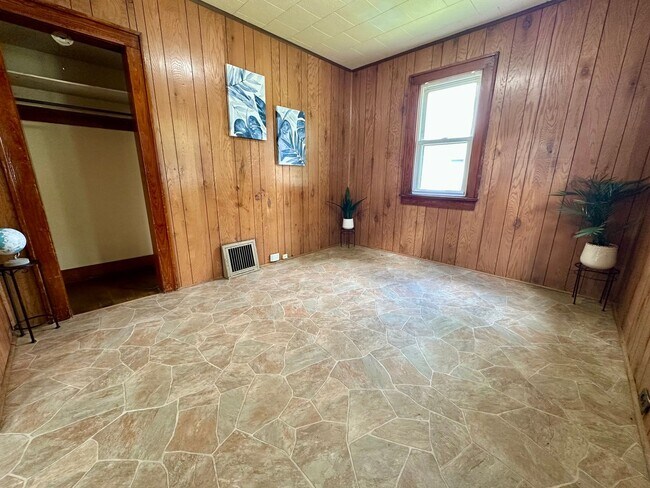 Foto del edificio - 1 bedroom, 1 bathroom home for rent in Wat...