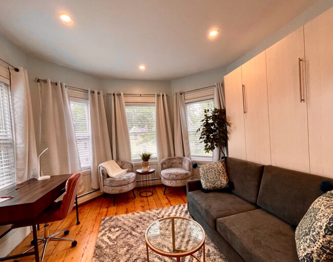 Foto del edificio - 332 Western Ave