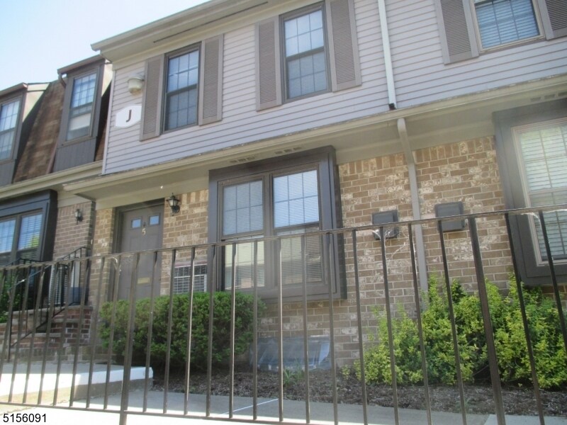 181 Long Hill Rd, Little Falls, NJ 07424 Townhouse for Rent in Little