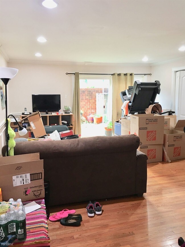 Building Photo - 2 br, 1.5 bath  - 1 Queen St Unit 15A 15A