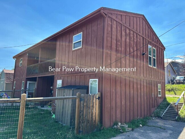 Foto del edificio - 2-Bedroom Duplex In North Evergreen!