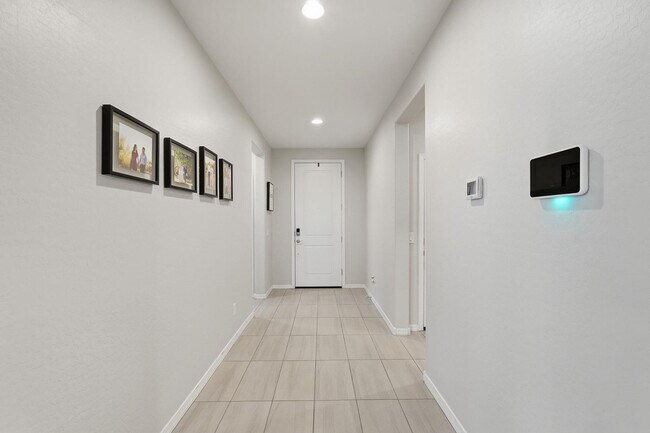 Foto del edificio - 392 S 194th Ln