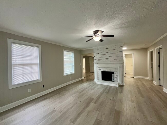 Building Photo - 2010 Simmons St