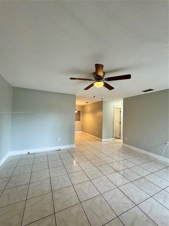 Foto del edificio - 2731 SW 7th St
