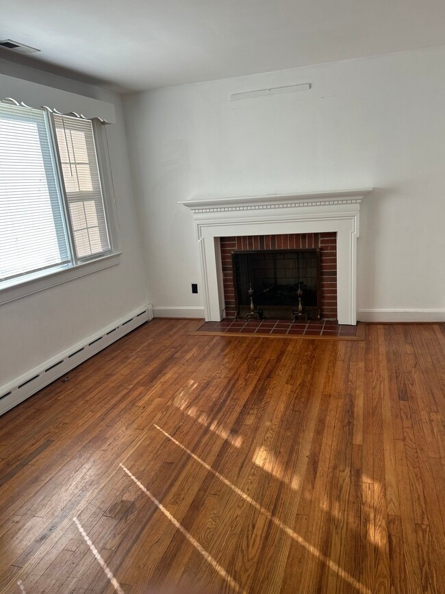 Living Room - 10122 Pollard Creek Rd