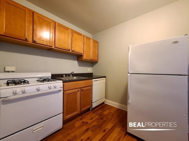 Building Photo - 0 bedroom in CHICAGO IL 60610