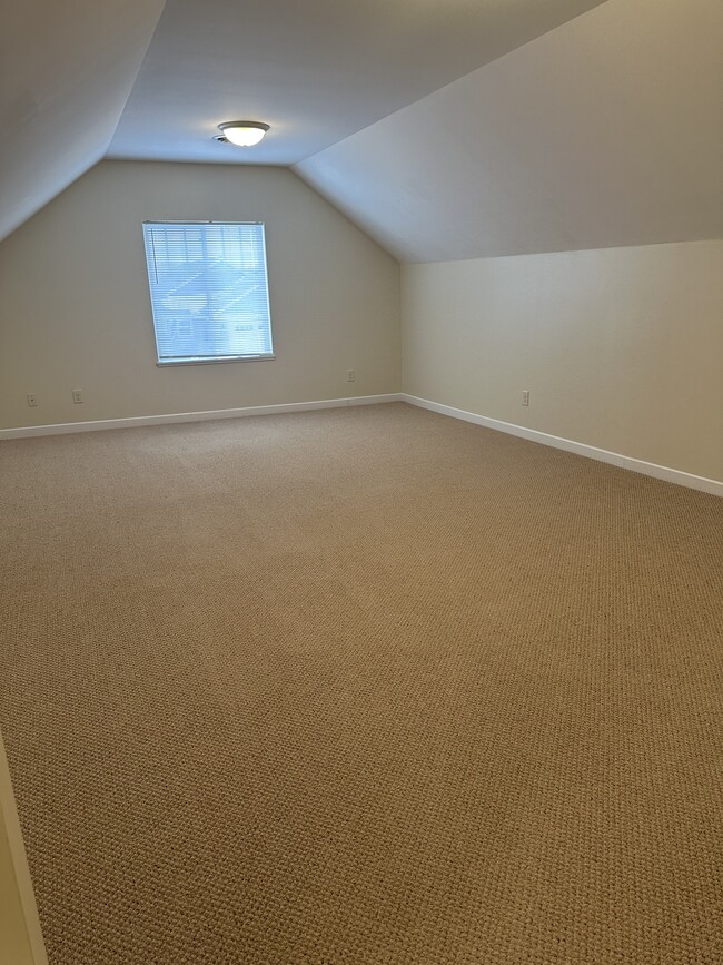 Building Photo - 252 Terraplane Dr SE