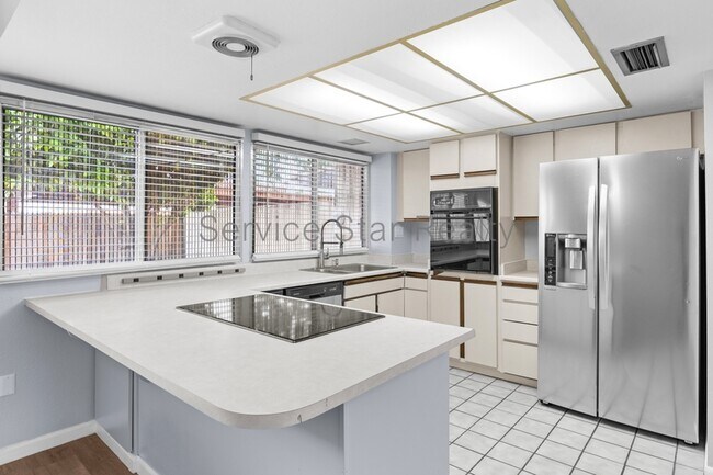 Foto del edificio - 4705 W Northern Ave