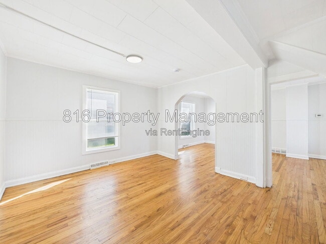 Building Photo - 836 N Montgall Ave