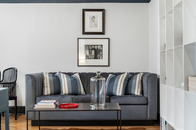 Foto del edificio - 1423 W Addison St