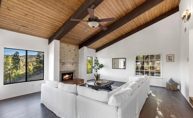Building Photo - 4912 Llano Dr