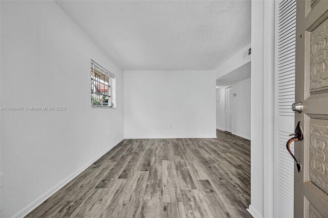 Foto del edificio - 2506 SW 9th St