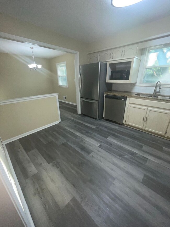 Building Photo - Cute 3 Bedroom, 2 Bath in Blue Springs!