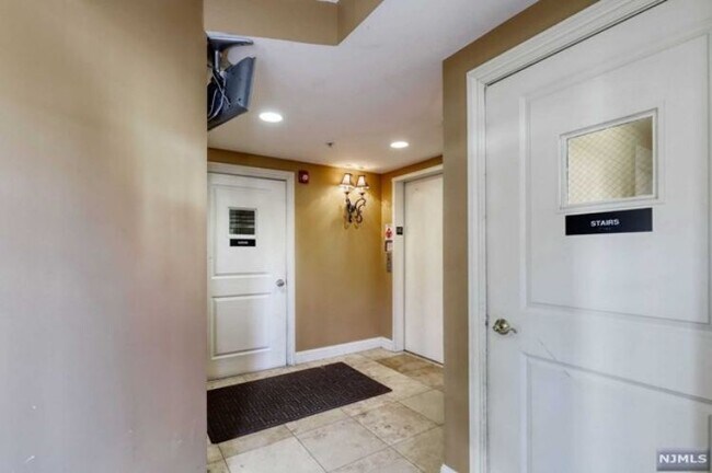 Foto del edificio - 301-303-303 68th St