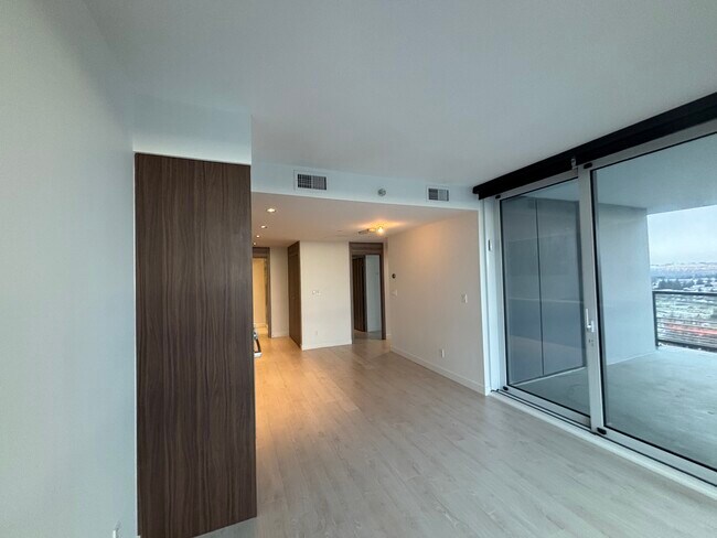 Photo du bâtiment - 2611-4720 Lougheed Highway