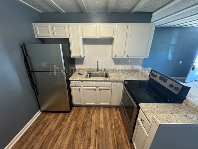 Building Photo - 914 Belvedere St