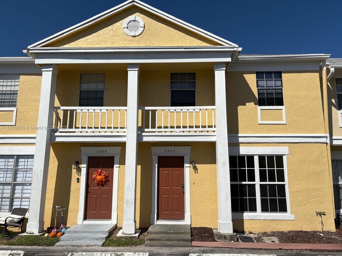 Foto principal - 2892 S Cambridge Ln