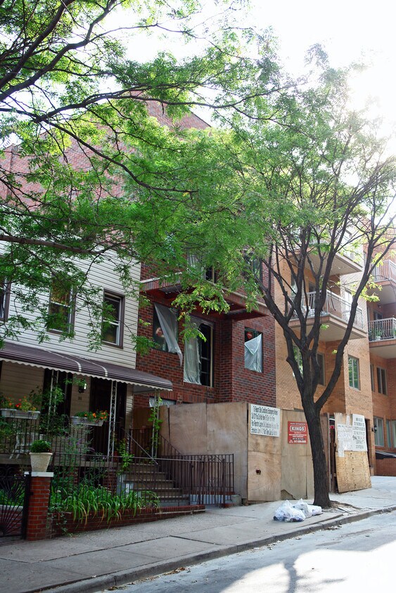 Building Photo - 312 23rd St