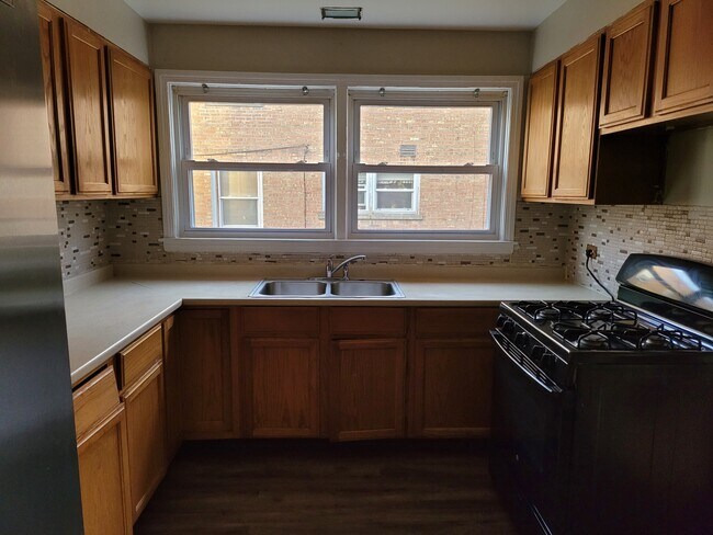 Building Photo - 8100 Kilpatrick Ave
