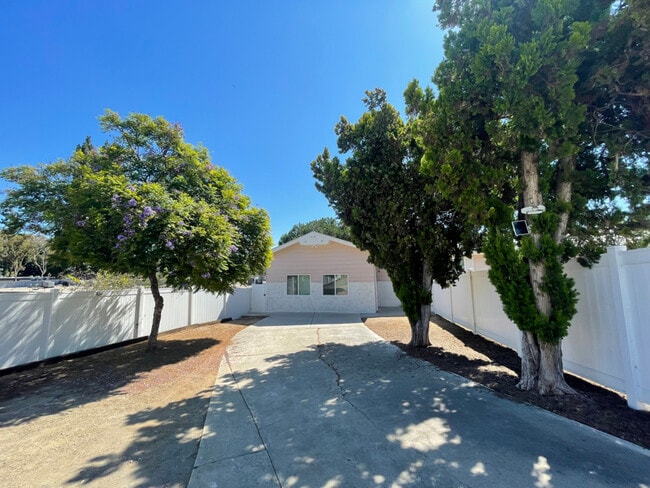 Building Photo - 4211 Black Mountain Rd