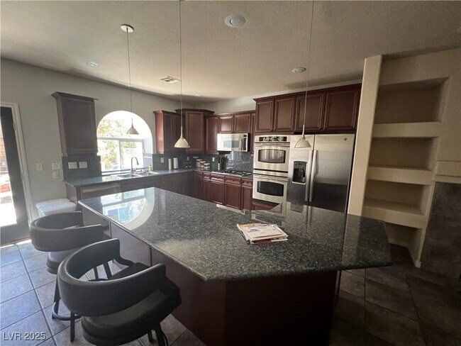 Foto del edificio - 2419 Inspired Ct