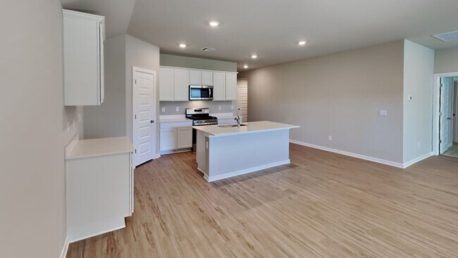Building Photo - Beautiful Brand New 4 Bedroom Home in Mustang Schools