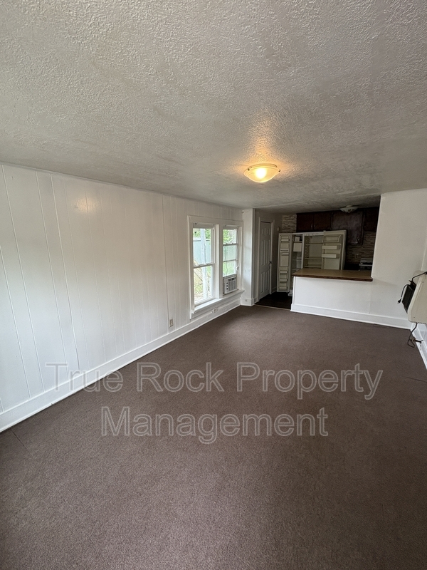 Building Photo - 315 S Stonewall Ave