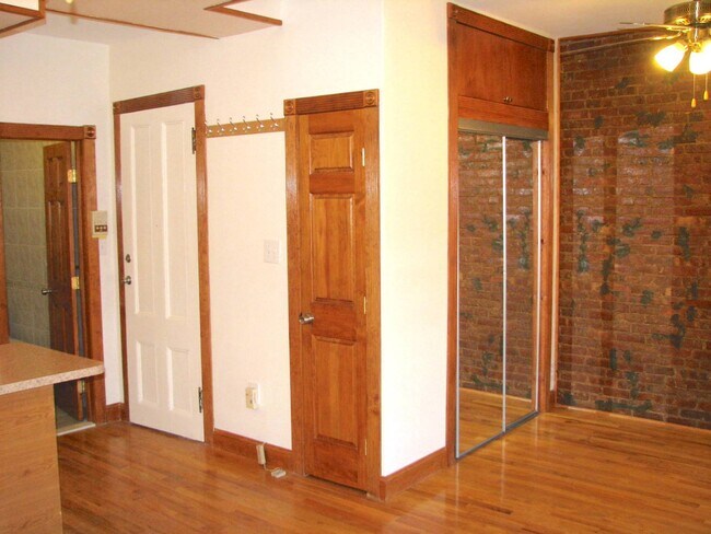 Building Photo - 136 St James Pl