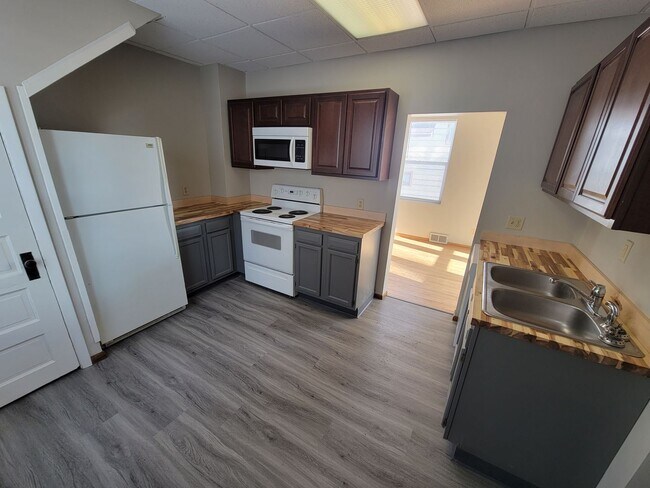 Foto del edificio - AVAILABLE MAY - Beautiful 2 Bed 1 Bath Home