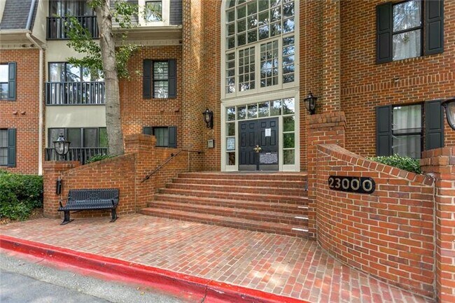 Building Photo - 23212 Plantation Dr NE
