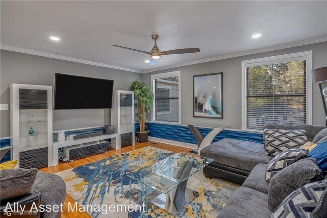 Foto del edificio - 5 br, 3 bath House - 4112 Fairfield Ave