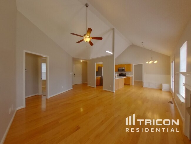 Foto del edificio - 922 Hollow Hill Ct