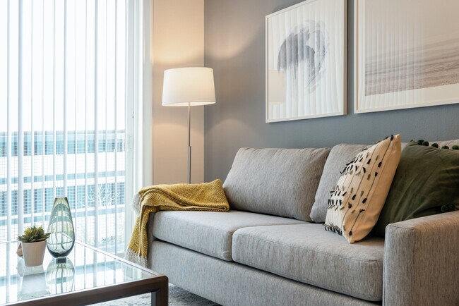 Foto del edificio - 5550 E Deer Valley Dr