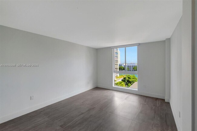 Foto del edificio - 7928 West Dr