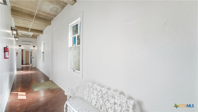 Foto del edificio - 222 Losoya St