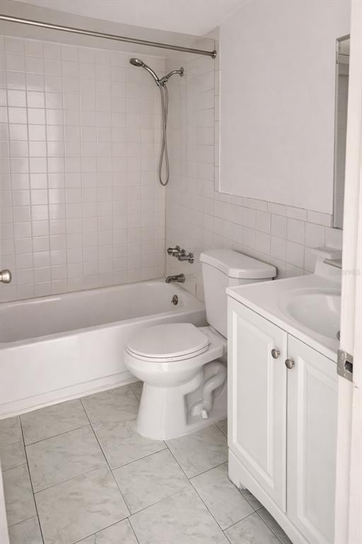 Building Photo - 5622 River Rd