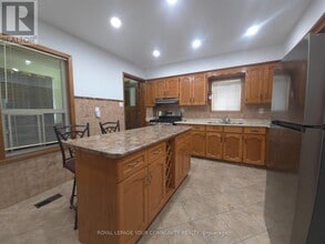 Building Photo - 5 Rideau Ave