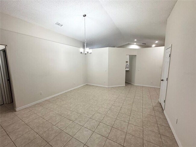 Foto del edificio - 1718 Bridgeview Cir