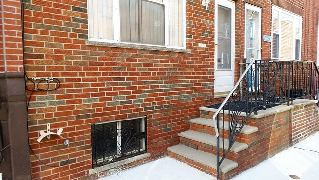 SWEET 2 BR / 1.5 BA HOUSE in South Philly w/ NEW KITCHEN & BATHS-Washer/Dryer & Yard! - SWEET 2 BR / 1.5 BA HOUSE in South Philly w/ NEW KITCHEN & BATHS-Washer/Dryer & Yard!