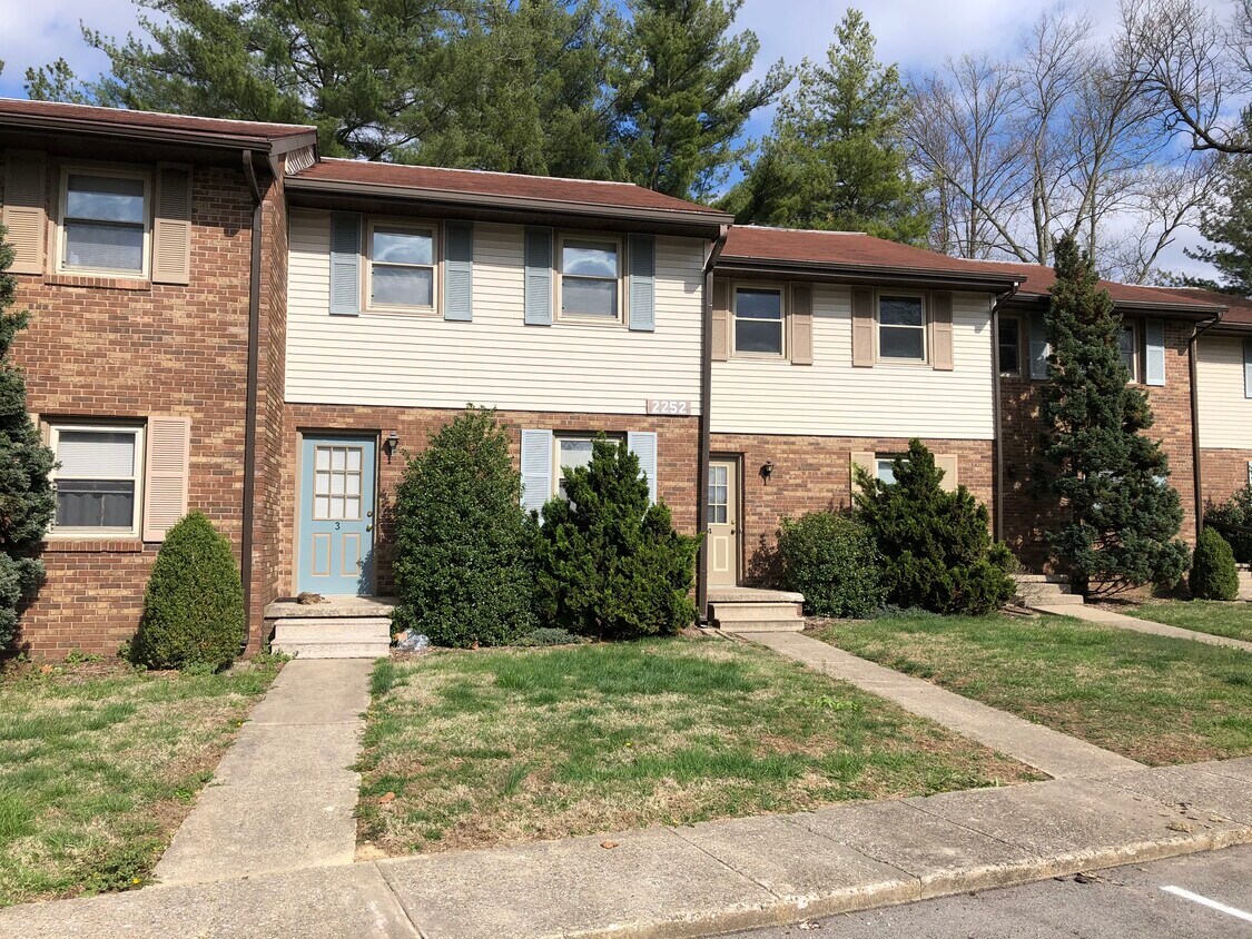 2252 Shawnee Dr, Madison, IN 47250 Townhome Rentals in Madison IN