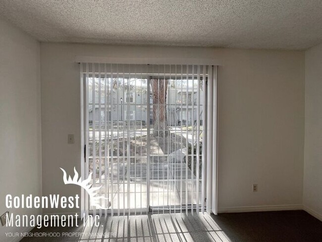 Building Photo - Cozy 1Bdm 1Ba Condo in Gated Community-Mov...