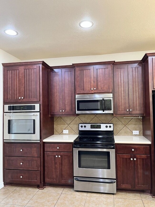 Building Photo - 3 br, 3 bath House - 6398 Fox Run