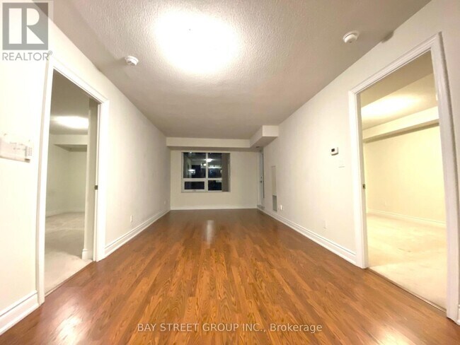 Photo du bâtiment - H-60-960 S Town Centre Blvd
