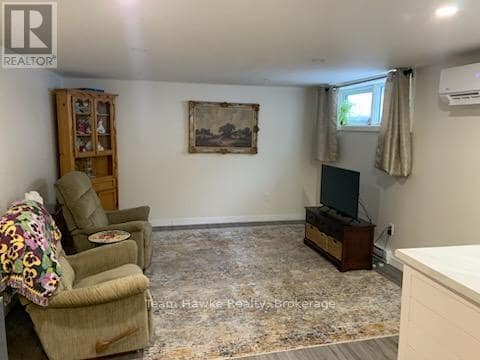 Building Photo - 630 Bayview Dr