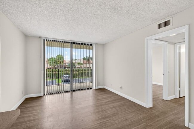 Building Photo - Move-In Ready Rental Near Tanger Outlets!