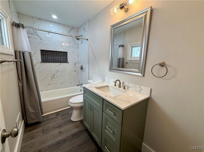 Building Photo - 213 W Main St