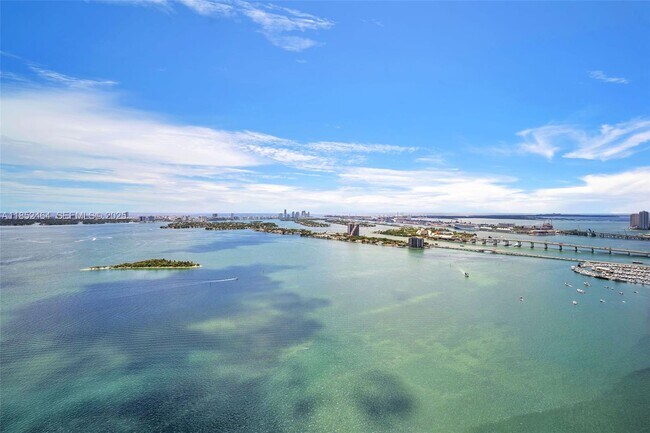 Foto del edificio - 700 NE 24th St